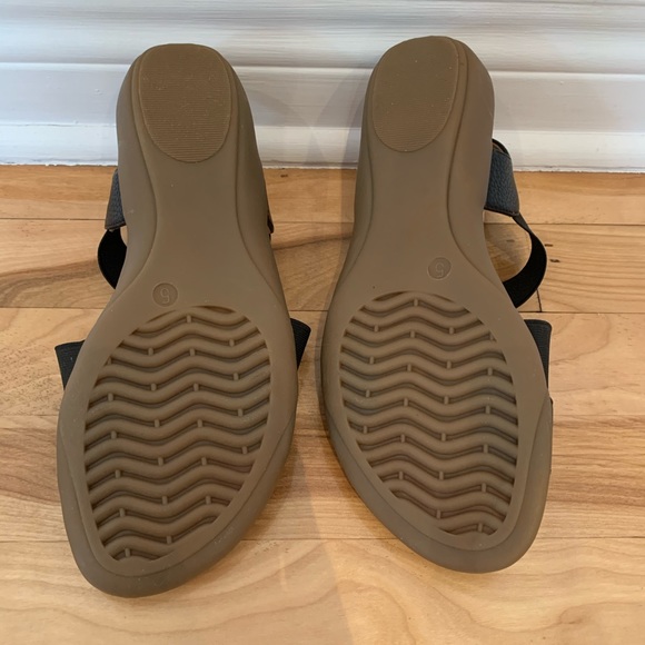 Soft Comfort Sandals - NWOT - Picture 6 of 7